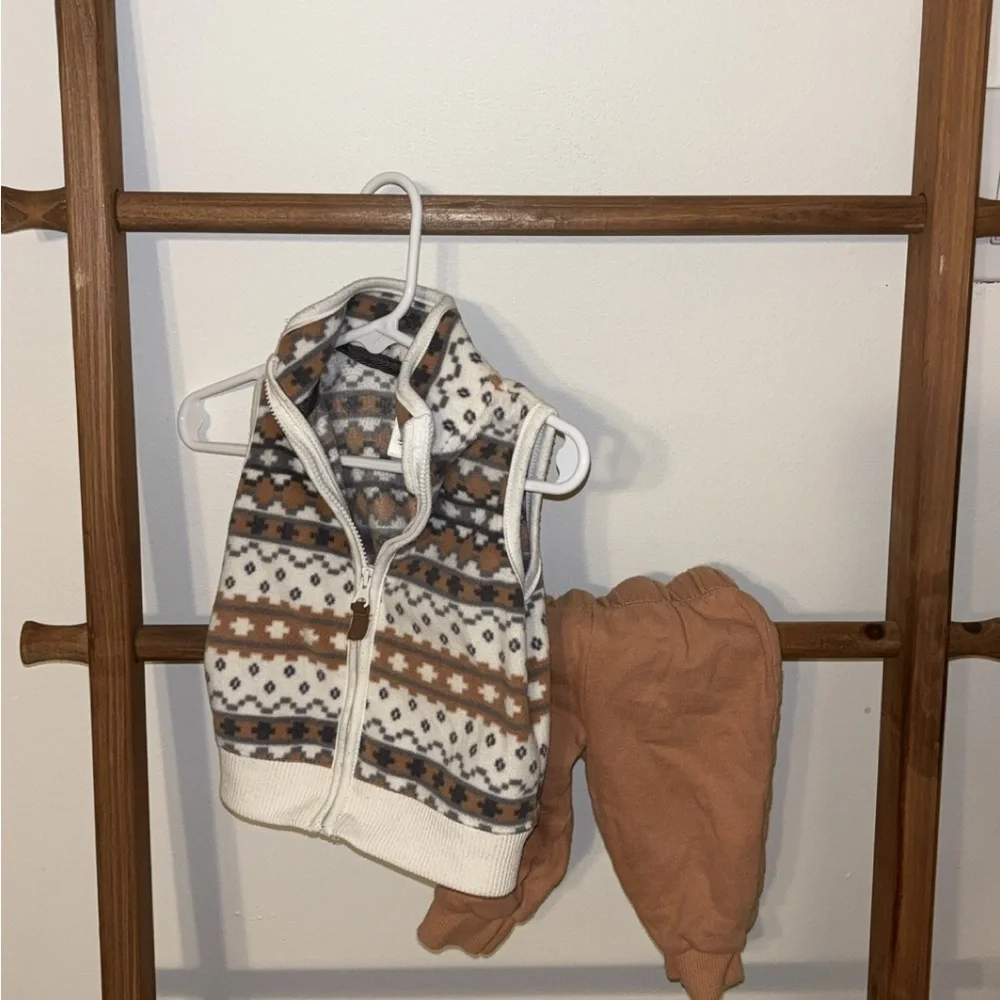 💙 5 for $25 💙 Carter’s Fleece Vest and Tan Pants Set